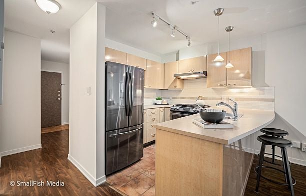 322 638 W 7th Avenue Fairview VW