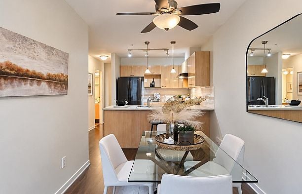 322 638 W 7th Avenue Fairview VW