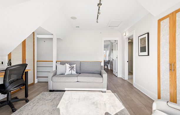 2697 York Avenue Kitsilano