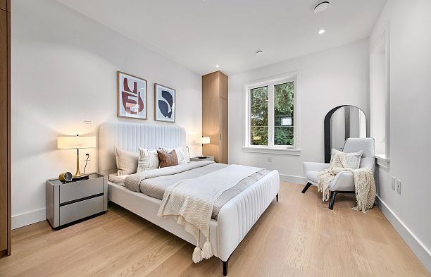 3 4659 W 11 Avenue Point Grey