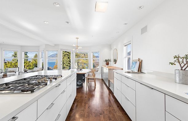 2697 York Avenue Kitsilano