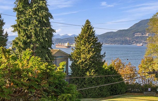 2697 York Avenue Kitsilano