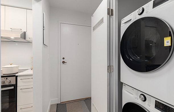 207 2410 Cornwall Avenue Kitsilano