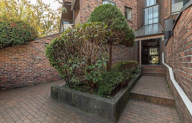 207 2410 Cornwall Avenue Kitsilano