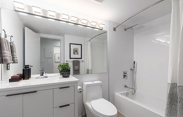 207 2410 Cornwall Avenue Kitsilano