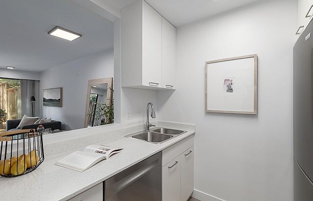 207 2410 Cornwall Avenue Kitsilano