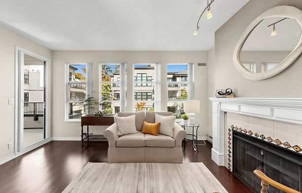221 3769 W 7th Avenue Point Grey