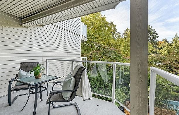 210 889 W 7th Avenue Fairview VW