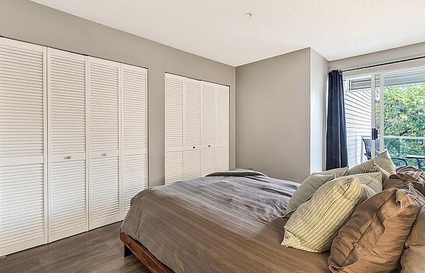 210 889 W 7th Avenue Fairview VW