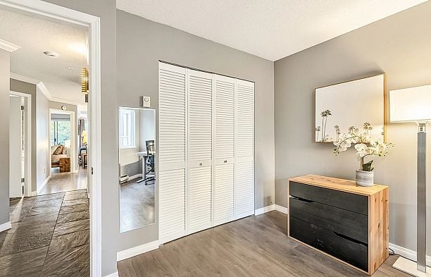 210 889 W 7th Avenue Fairview VW