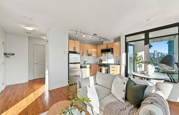 709 1068 W Broadway Fairview VW