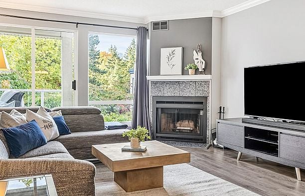 210 889 W 7th Avenue Fairview VW