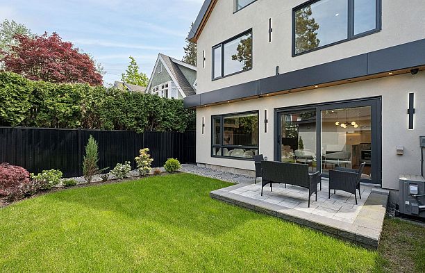 2 4549 W 11th Avenue Point Grey