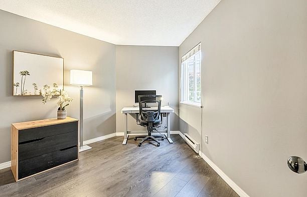 210 889 W 7th Avenue Fairview VW