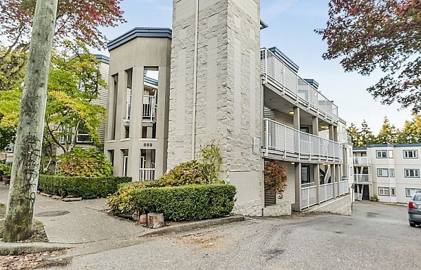 210 889 W 7th Avenue Fairview VW