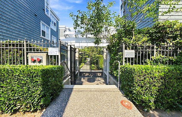 101 657 W 7th Avenue Fairview VW