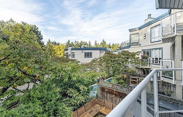 210 889 W 7th Avenue Fairview VW