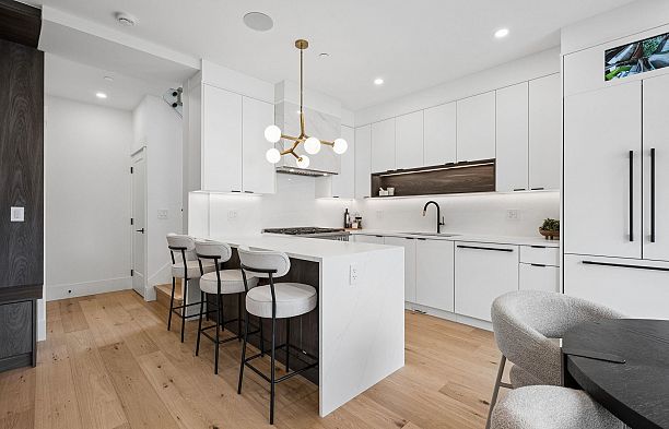 2 4549 W 11th Avenue Point Grey
