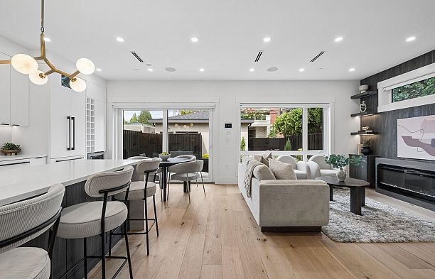 2 4549 W 11th Avenue Point Grey