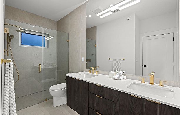 2 4549 W 11th Avenue Point Grey