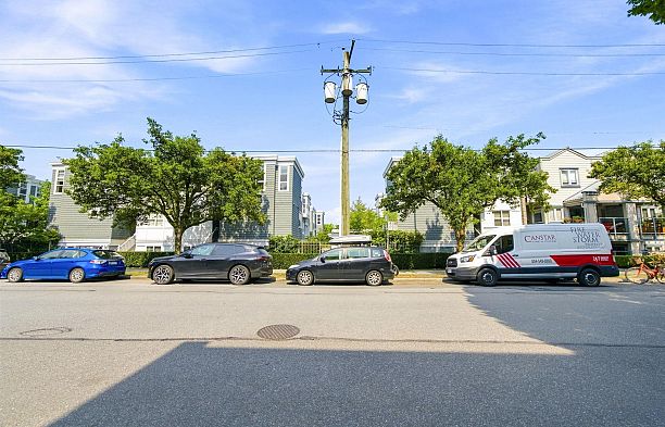 101 657 W 7th Avenue Fairview VW