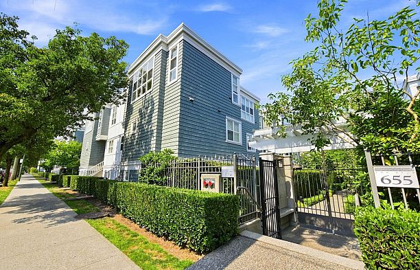 101 657 W 7th Avenue Fairview VW