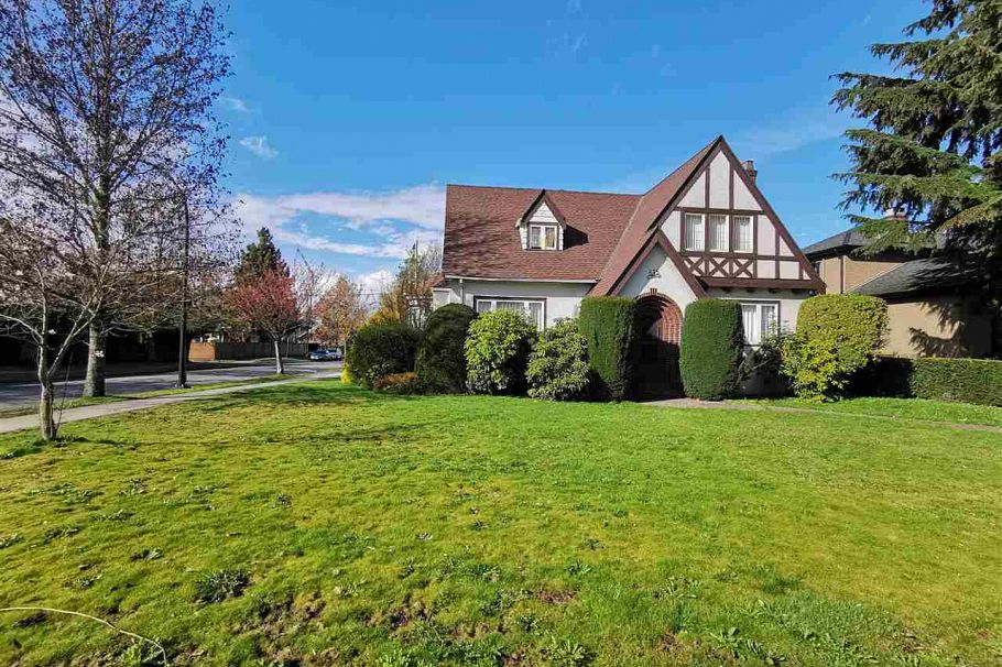 595 W 28th Avenue Vancouver, BC - 1