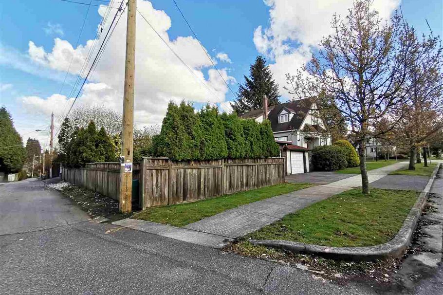 595 W 28th Avenue Vancouver, BC - 4