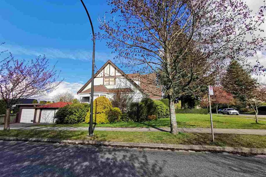 595 W 28th Avenue Vancouver, BC - 3