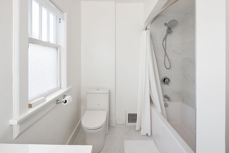 1121 W 16th Avenue Vancouver, BC - 7