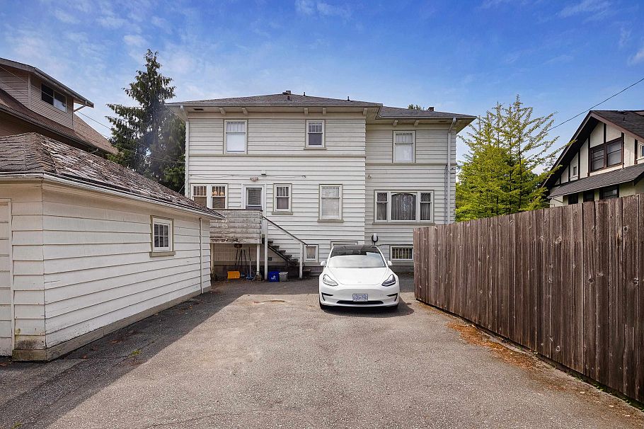 1121 W 16th Avenue Vancouver, BC - 16