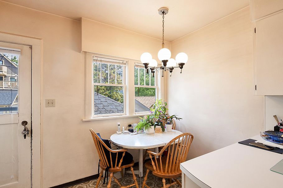 1121 W 16th Avenue Vancouver, BC - 15