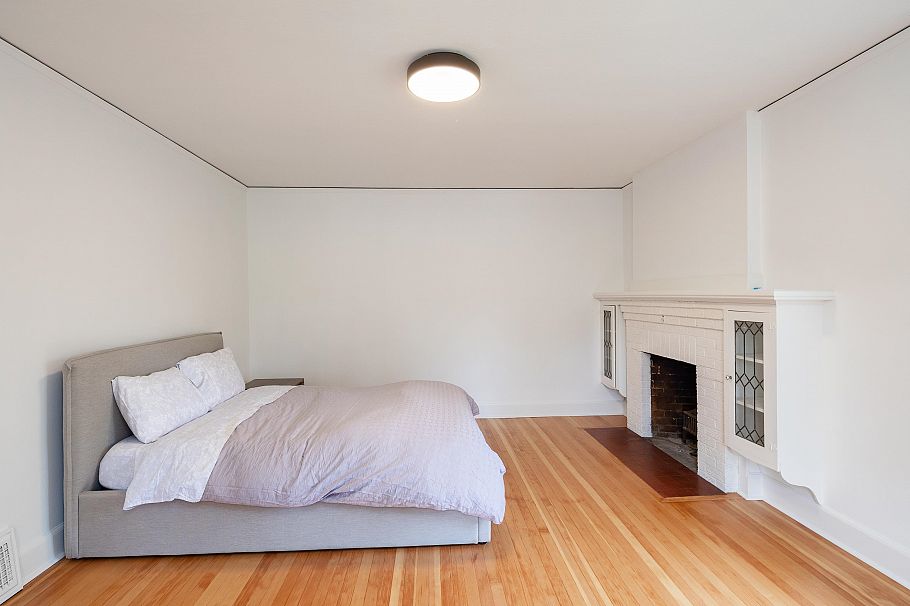 1121 W 16th Avenue Vancouver, BC - 4