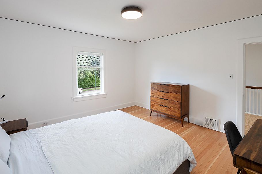 1121 W 16th Avenue Vancouver, BC - 2