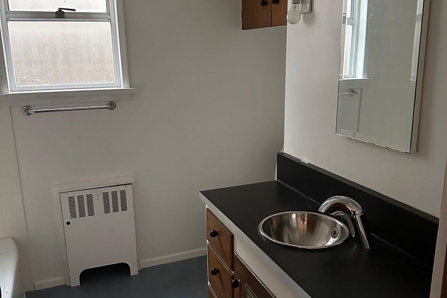 1929 E Broadway Vancouver, BC - 5