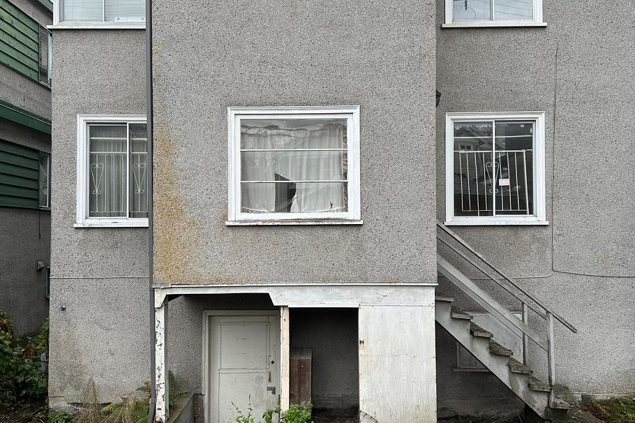 1929 E Broadway Vancouver, BC - 2