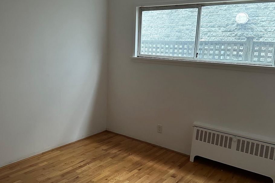 1929 E Broadway Vancouver, BC - 8