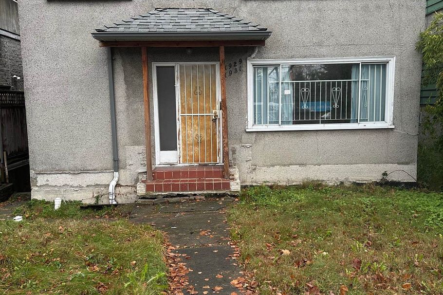 1929 E Broadway Vancouver, BC - 1