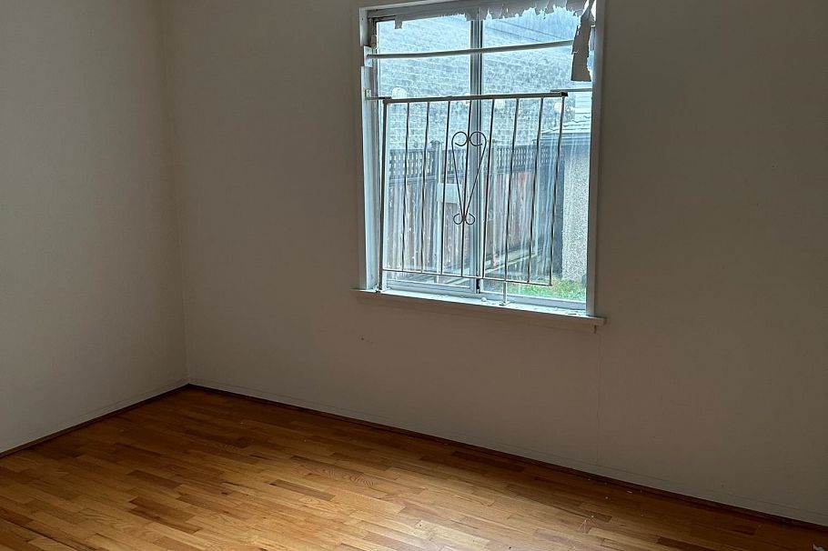 1929 E Broadway Vancouver, BC - 7