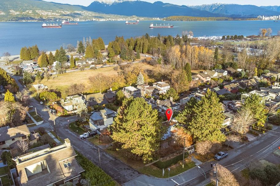 4489 W 2nd Avenue Vancouver, BC - 1