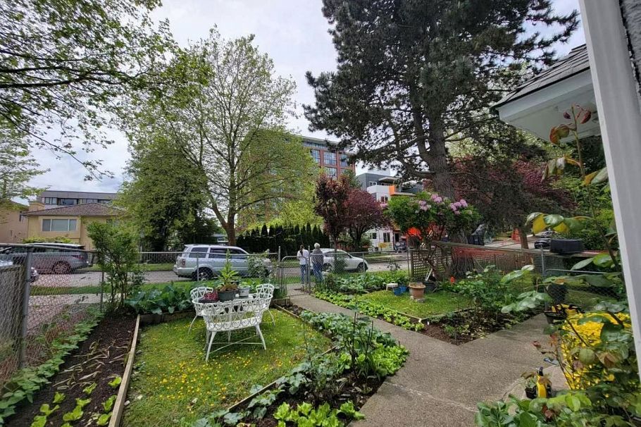 2719 Duke Street Vancouver, BC - 4