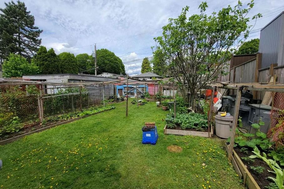 2719 Duke Street Vancouver, BC - 3