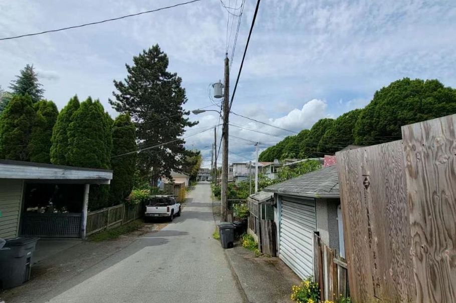 2719 Duke Street Vancouver, BC - 5