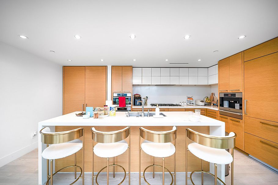 3903 667 HOWE STREET Vancouver, BC - 4