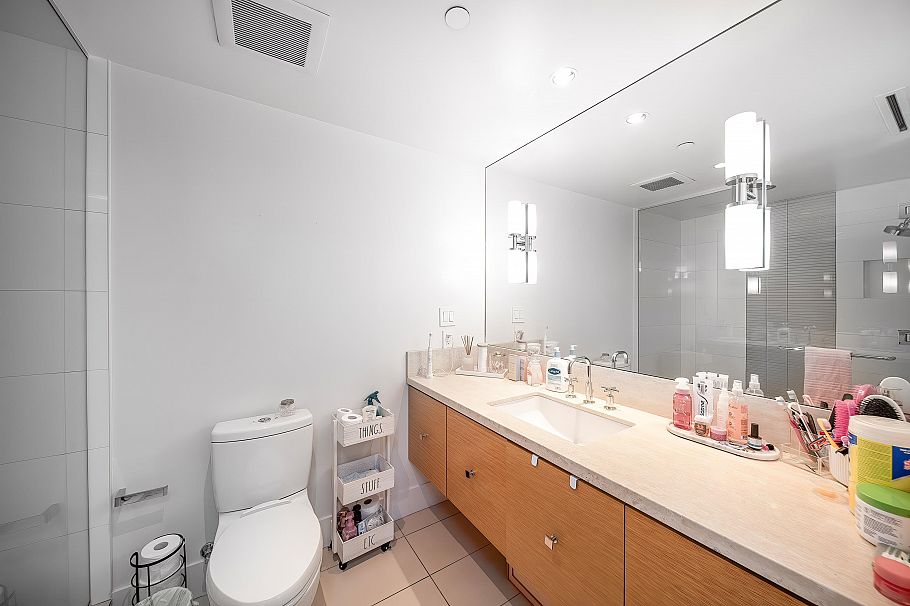 3903 667 HOWE STREET Vancouver, BC - 2