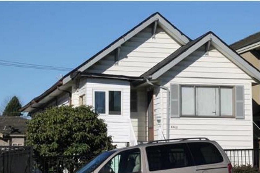 2365 RENFREW STREET Vancouver, BC - 1