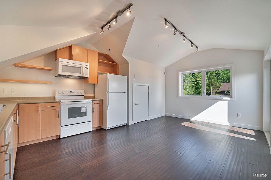 3853 W 14th Avenue Vancouver, BC - 13