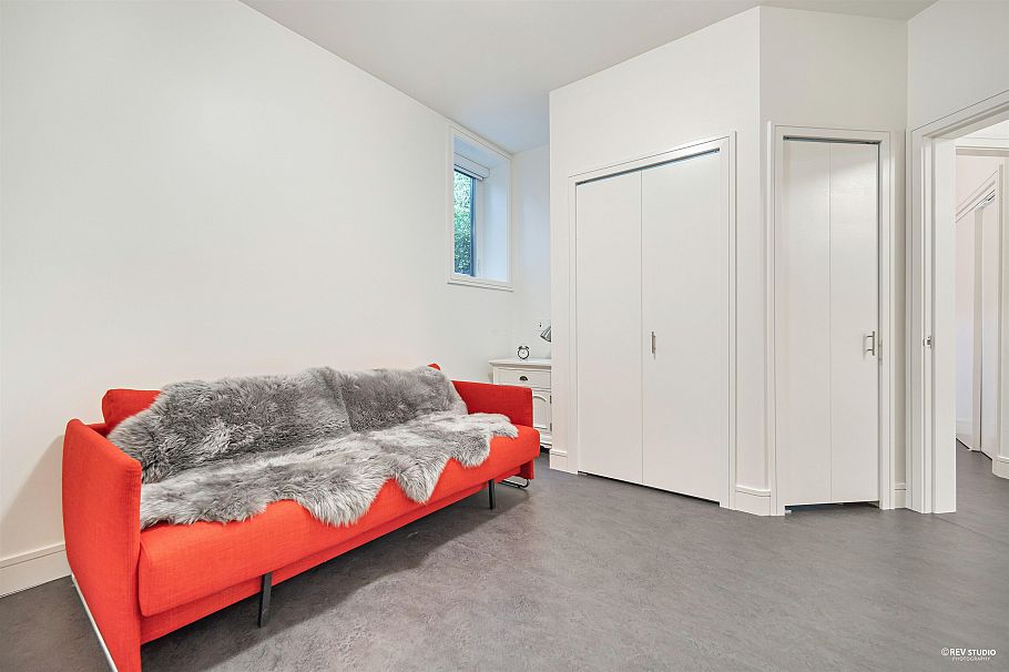 3853 W 14th Avenue Vancouver, BC - 4