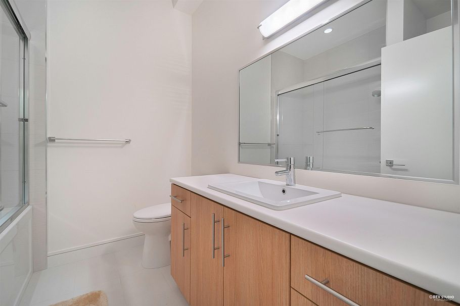 3853 W 14th Avenue Vancouver, BC - 2