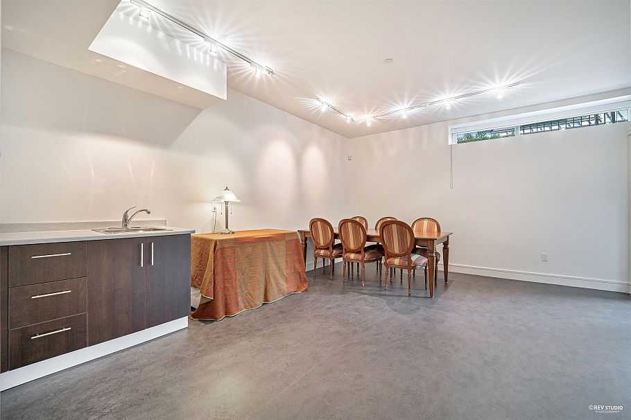 3853 W 14th Avenue Vancouver, BC - 11